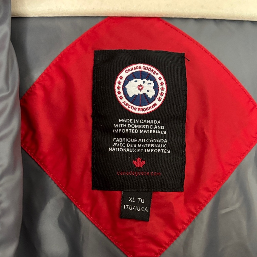 Canada Goose Scarlet Puffer Jacket - Picture 3 of 10